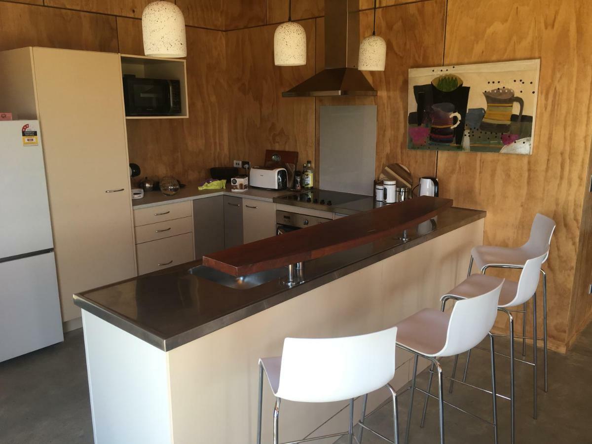 The Camel At Araiawa Raio Lodge Pukenui 外观 照片